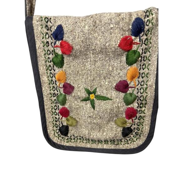 Vintage Wool Crossbody Bag L Multicolor Floral Embroidered Boho Chic Festival - Picture 2 of 5